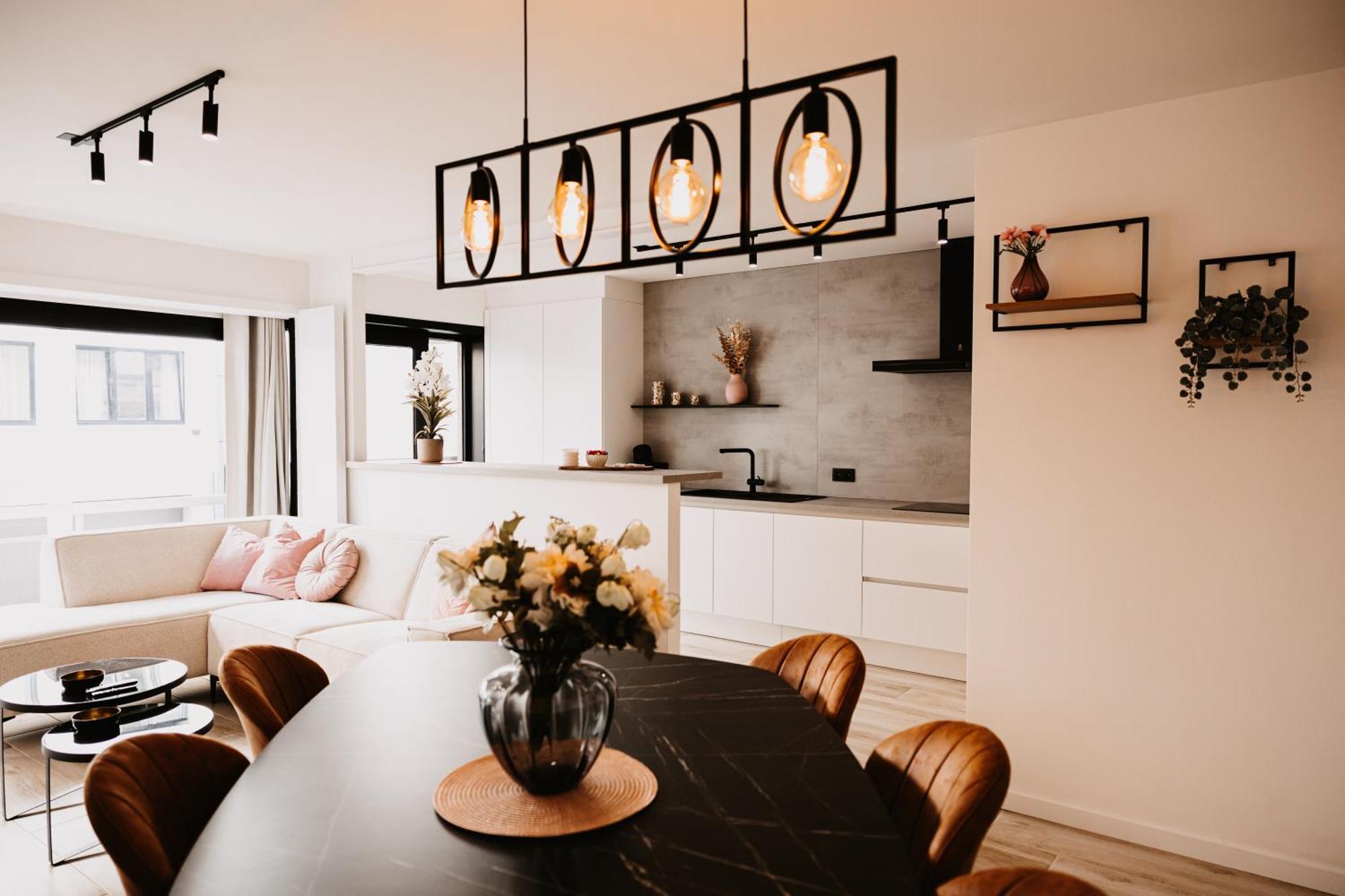 Centre Bayview + Free Parking Apartment